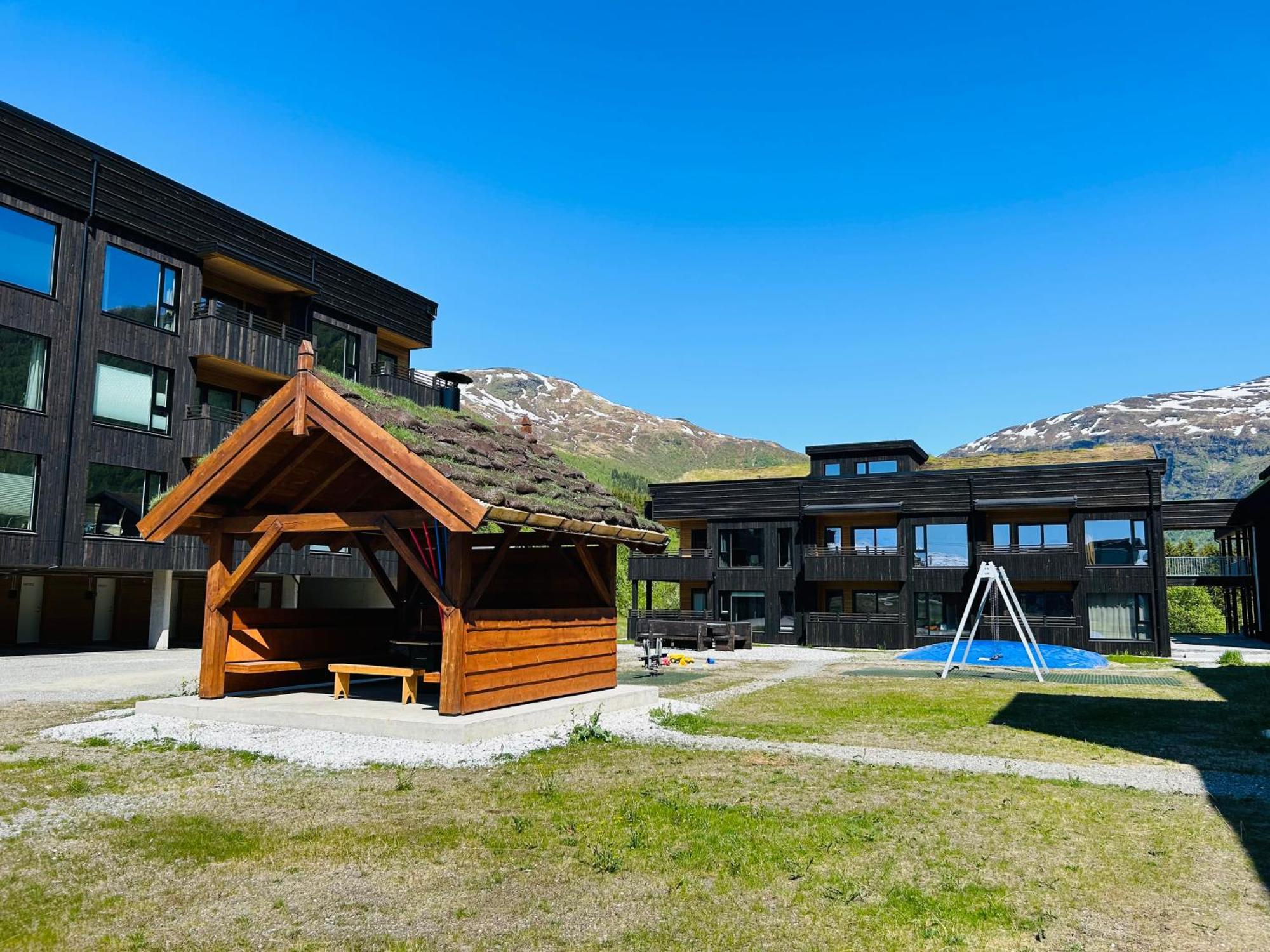 Pa Helgatun Fjellpensjonat As I Myrkdalen *